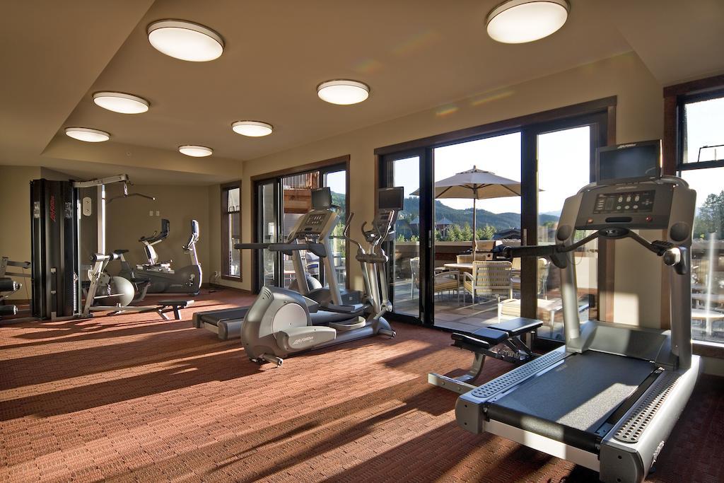 Lodging Ovations Hotel Whistler Bagian luar foto