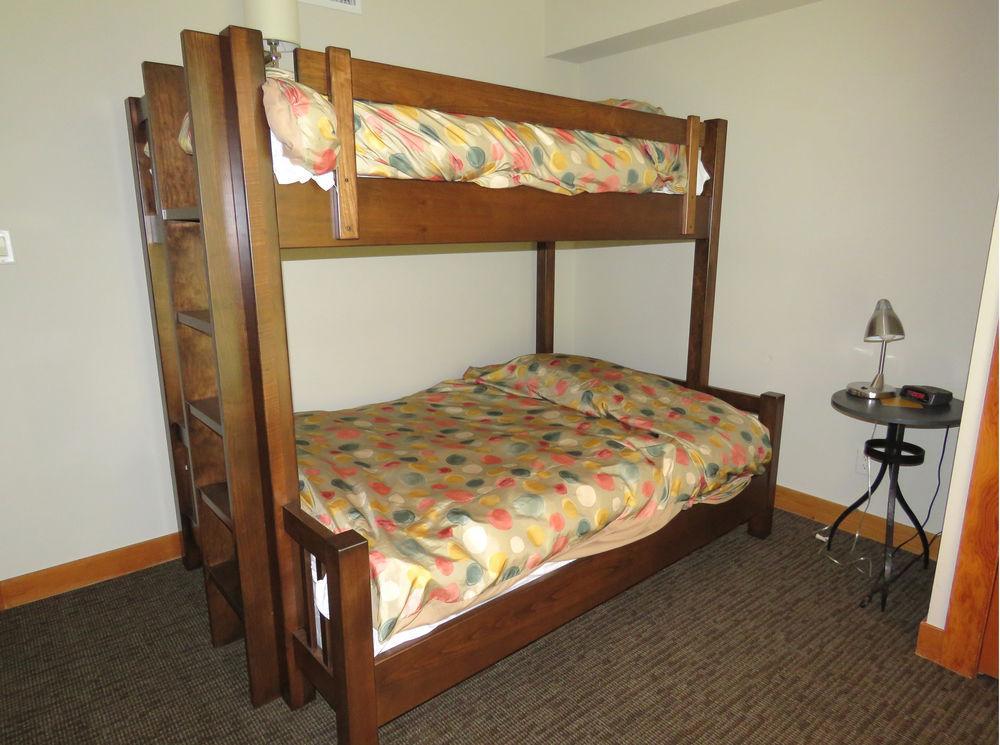 Lodging Ovations Hotel Whistler Bagian luar foto