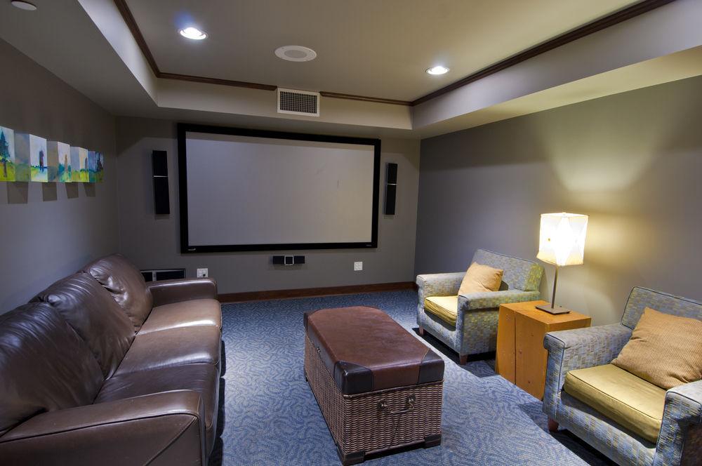 Lodging Ovations Hotel Whistler Bagian luar foto
