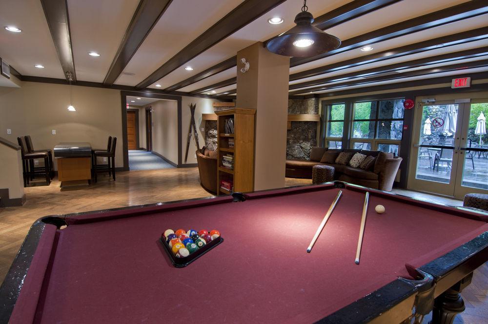 Lodging Ovations Hotel Whistler Bagian luar foto