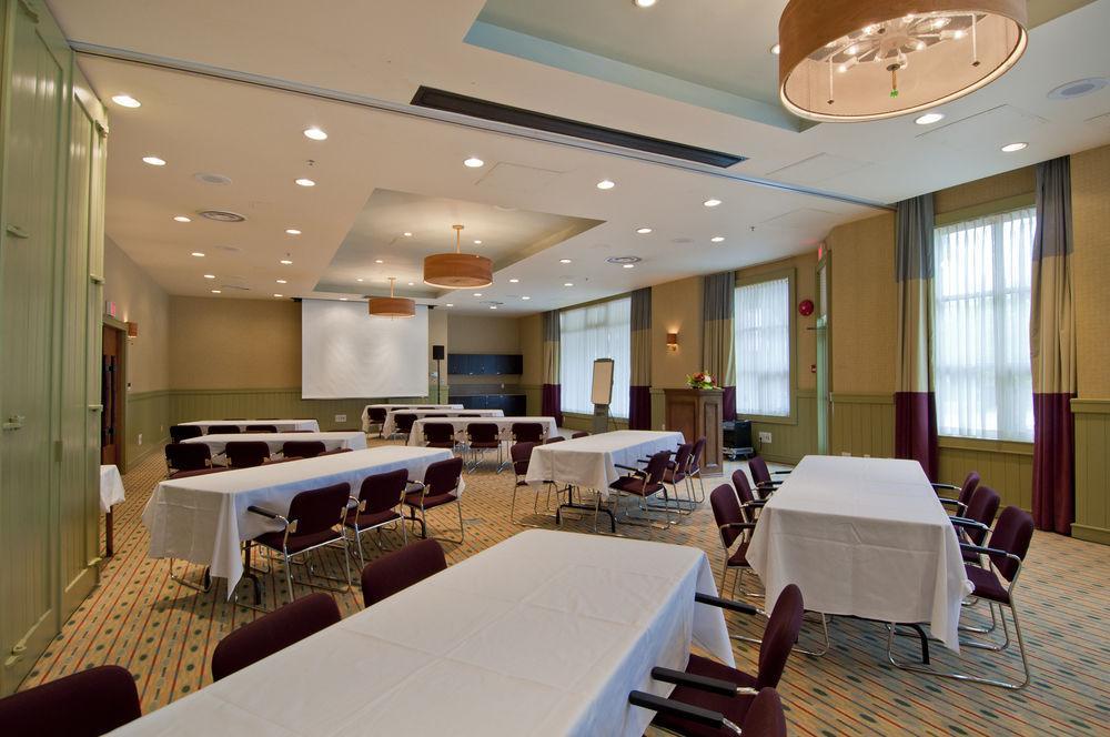 Lodging Ovations Hotel Whistler Bagian luar foto